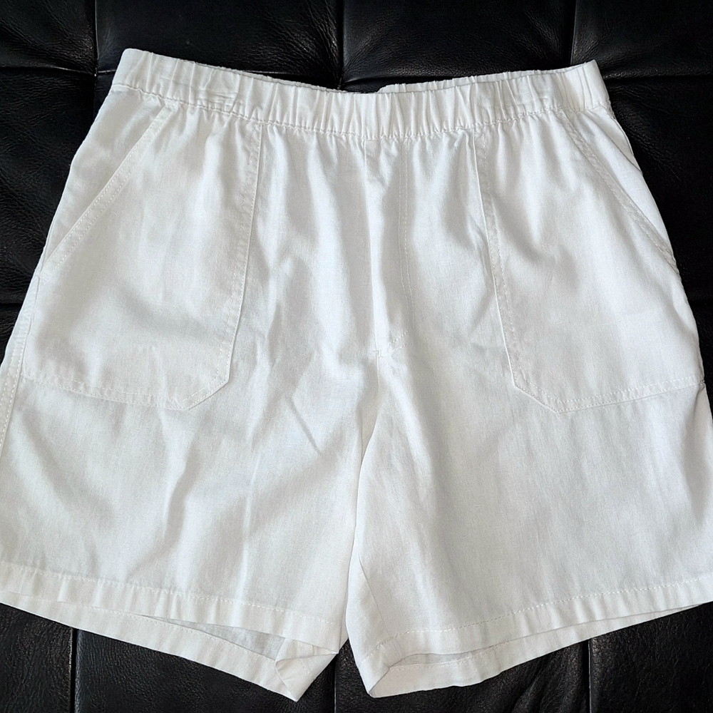 Basic Editions Linen Women's White Shorts. Used Good Condition Size L